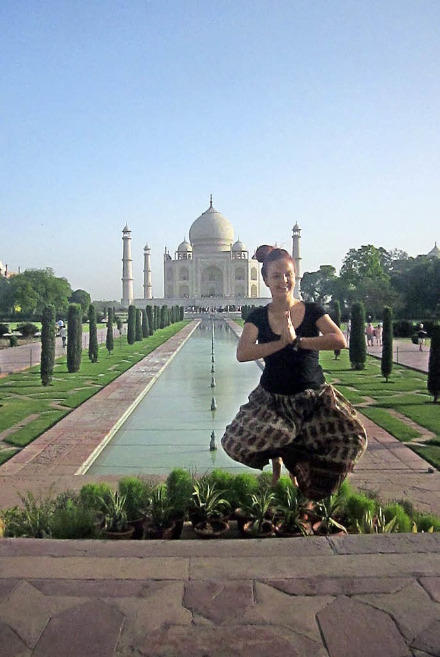 Milena vor dem Taj Mahal auf einer Erkundungstour durch Indien  | Foto: privat