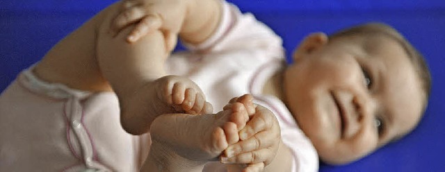 So glcklich wie dieses Baby drfte da...e Wunder-Mdchen heute auch aussehen.   | Foto: dpa