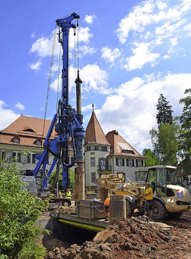 Schweres Baugert war an der Talstrae-Brcke im Einsatz.  | Foto: FI