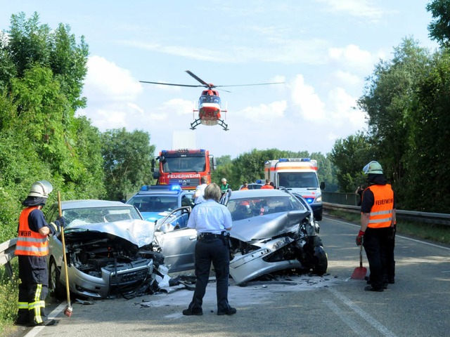 Nach diesem Unfall musste die B36 zwei Stunden lang gesperrt werden.  | Foto: WOLFGANG KUENSTLE               