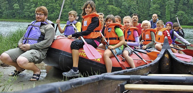 Viel Spa hatten die Kinder beim Paddeln auf dem Rhein.  | Foto: Ralph Fautz