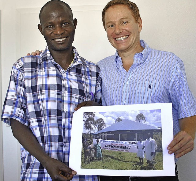 Pfarrer Peter Barugahara und Unternehmer Nico Wacker  | Foto: Ullmann