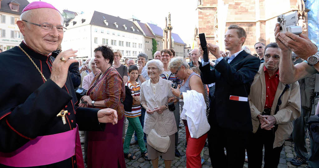 Robert Zolltisch mit Gratulanten