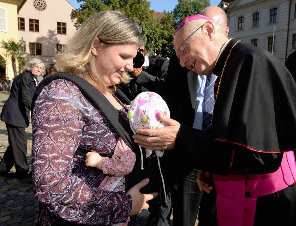 Robert Zolltisch mit Gratulanten