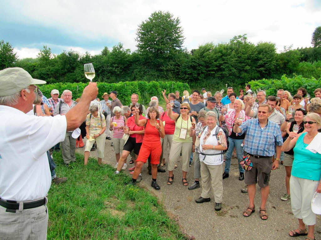 Anstoen mit Edgar He (links), Erklrungen, Witzen und Trinksprche