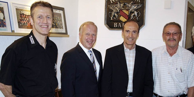 Mit Eberhard Gienger (2. von rechts), ...ortes Ringen als olympische Disziplin.  | Foto: Karin Heiss