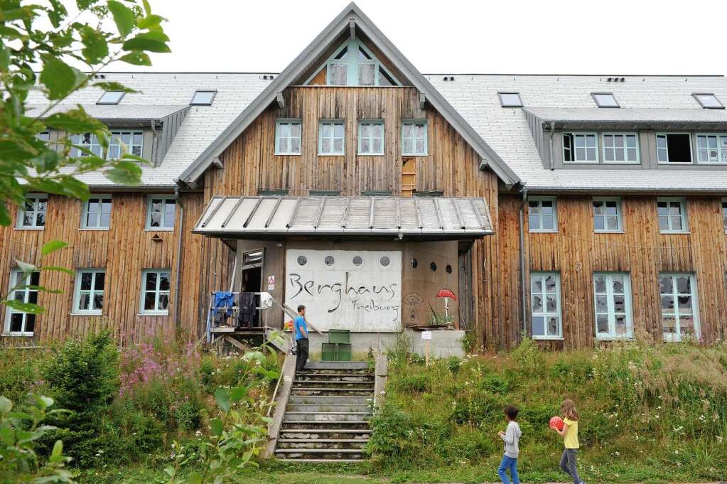 Die Arbeiten am Berghaus Freiburg auf dem Schauisnland gehen voran.