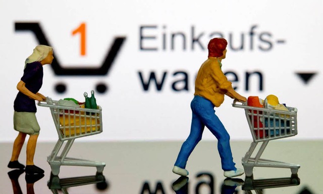 Vom Onlinehandel haben viele Verbrauch...Hersteller den Preisverfall stoppen.    | Foto: dpa