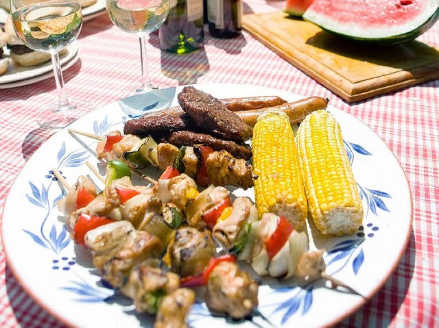 Grillen &#8211; typisch Sommer  | Foto:  vario images/Juice Images