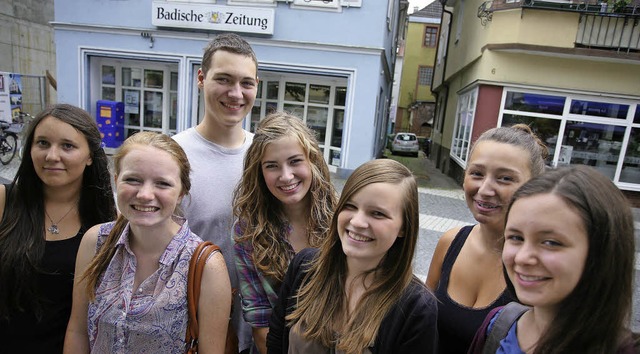 Frhliche Gesichter bei der BZ-Jugendredaktion &#8211; auch bei der Arbeit.   | Foto: Bastian Henning
