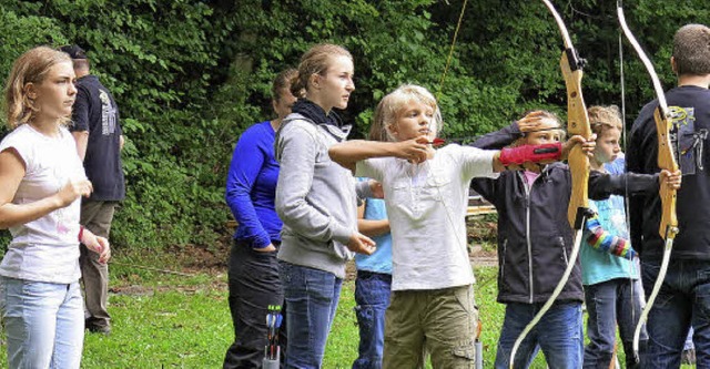 Konzentration ist alles beim Bogenschi...as lernen auch die jngsten Schtzen.   | Foto: Georg Vo