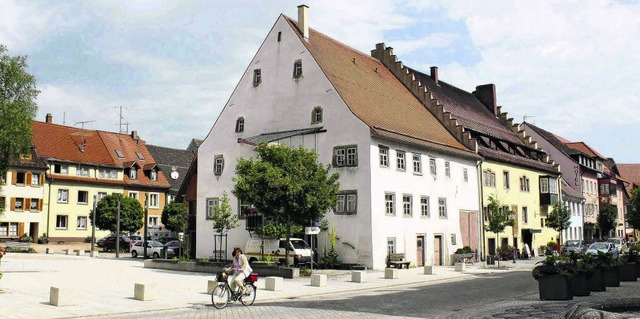 Das frhere Ackerbrgerhaus passt sich...es Brunlinger Kelnhofvorplatzes ein.   | Foto: Maier