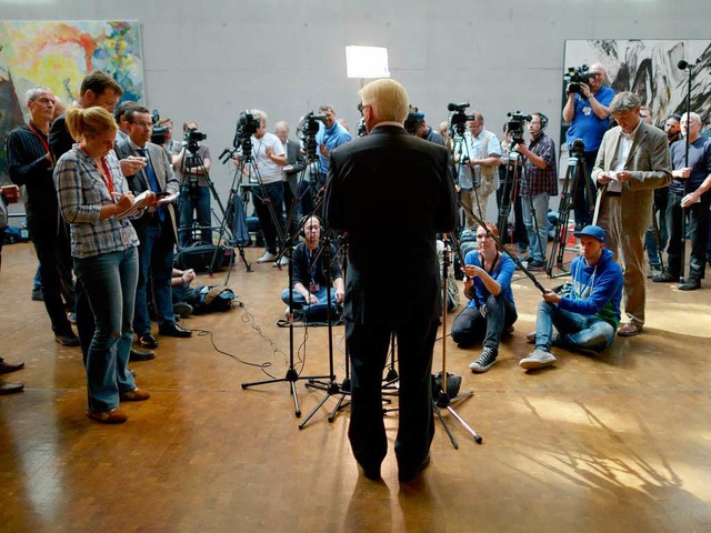 Der SPD-Fraktionsvorsitzende Frank-Wal...at am Montag vor die Hauptstadtpresse.  | Foto: dpa