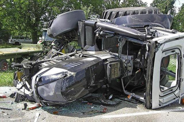 Traktorunfall: Fahrer bleibt unverletzt