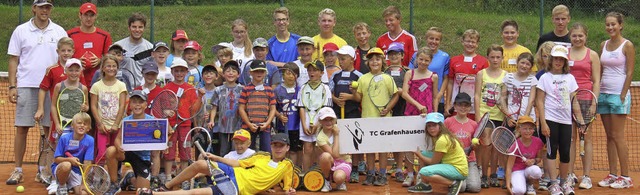 Die jungen Teilnehmer der diesjhrigen...euerteam zu einem Erinnerungsfoto auf.  | Foto: Seifried