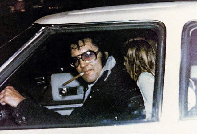 Mit seiner Tochter Lisa Marie: Elvis Presley im Jahr 1973 in Memphis   | Foto: sony