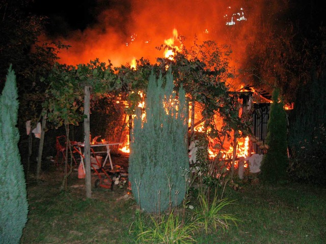 Brennende Gartenhtte in Endingen  | Foto: Polizei