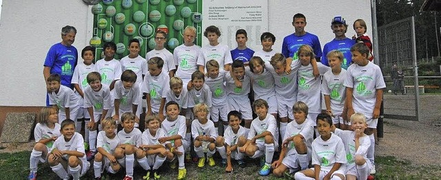 Junge Fuballer trainierne mit Fuchs und Gaudino  | Foto: Hotel Hetzel