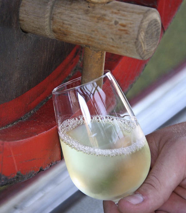 Krftig ausgeschenkt wird bei den Ebringer Weintagen.   | Foto: BZ-Archiv