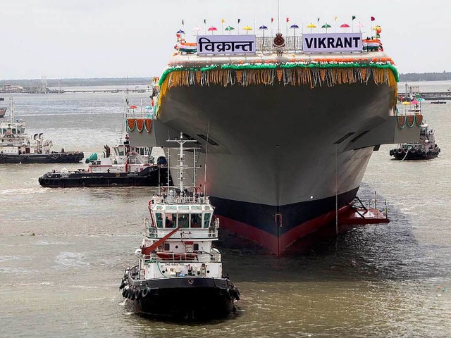 Nur Tage vor dem U-Boot-Unglck  wurde...te Flugzeugtrger zu Wasser gelassen.   | Foto: dpa