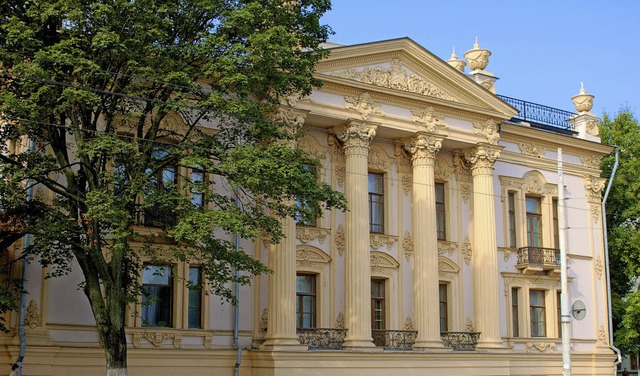 Im Alferaki-Palast ist heute das Kunst...he Museum von Taganrog untergebracht.   | Foto: heinz setzer