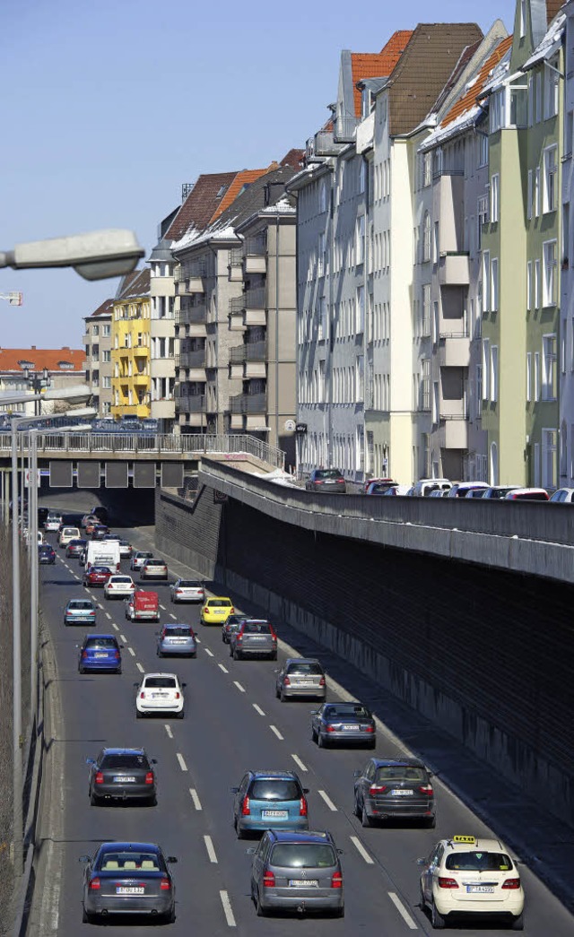 Eine gute Verkehrsanbindung ist vielen...e Wohnung an einer Hauptstrae liegt.   | Foto: Andrea Warnecke/dpa