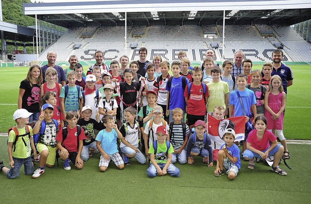 Interessant war der Blick fr die Kind...e Kulissen im Stadion des SC Freiburg.  | Foto: Horst Dauenhauer