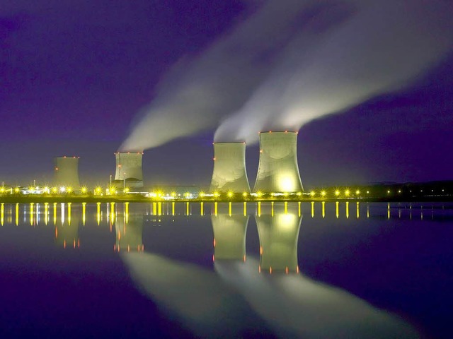Strom aus dem Atomkraftwerk ist nicht ...illiger als der aus Sonnenkollektoren.  | Foto: dpa