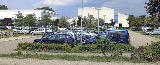 Auf dem jetzigen Parkplatz Schlossmatt...eue Produktionshalle errichtet werden.  | Foto: horts david