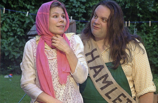 Tanja Horisberger und Manuel Mller in...hauspiel &#8222;Hamlet for You&#8220;   | Foto: Roswitha Frey