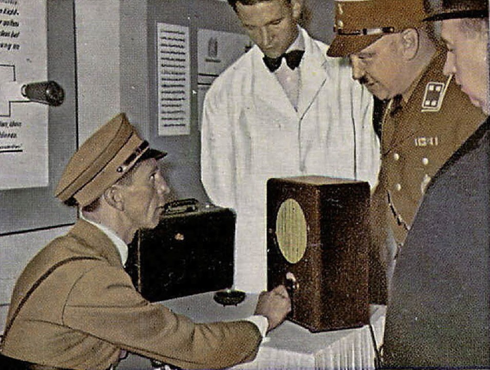Joseph Goebbels (links) und der &#8222...&#8220;  bei der Funkausstellung 1933   | Foto: bz