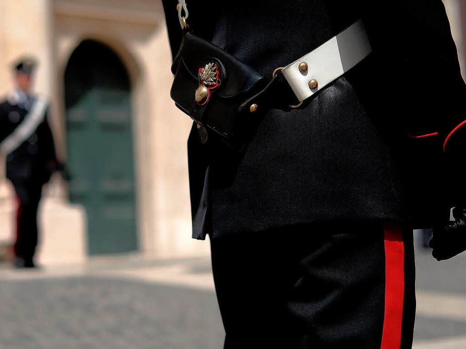 Die Polizei Italiens liefert sich eine...damit sie nicht auch kriminell werden.  | Foto: AFP