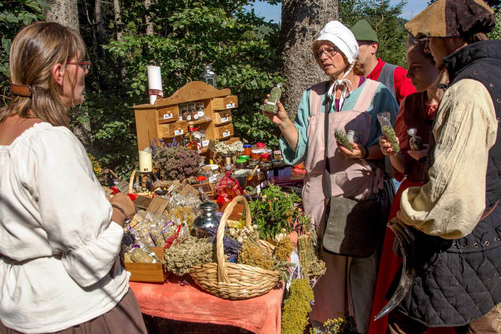 Kräuter, Gewürze und Kränze Kräuter, Gewürze und Kränze