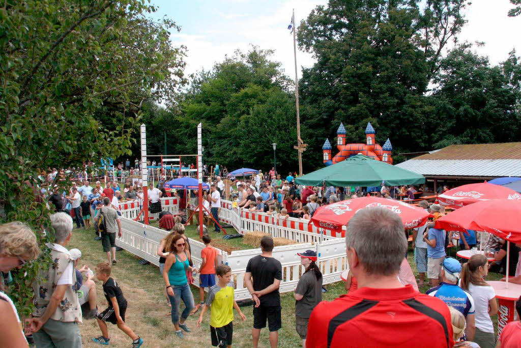 In Stegen-Wittental maen starke Mnner und Frauen ihre Krfte bei den Highland Games.