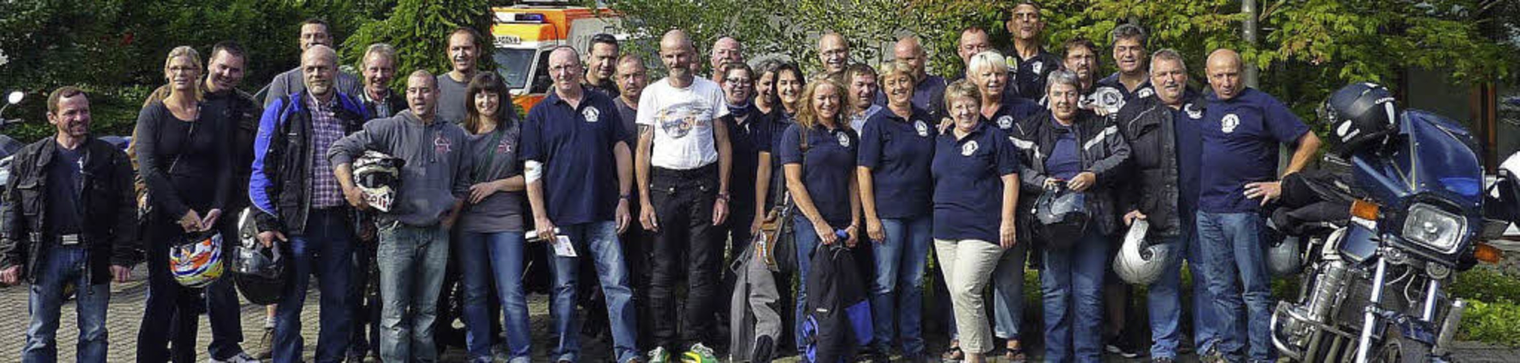 Bikerblut: Die Motorradfreunde aus Obe...und 44 Gleichgesinnte spendeten Blut.   | Foto: verein
