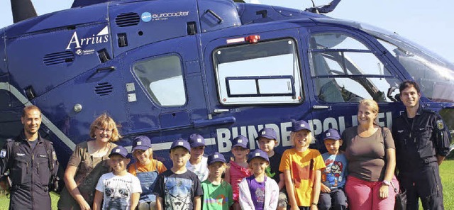 Der Polizeihubschrauber stand im Mitte...er Bundespolizei in Efringen-Kirchen.   | Foto: Helmut Mutter