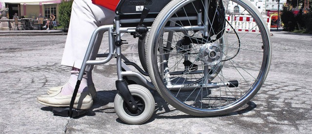 Fr Rollstuhlfahrer knnte die Fahrt d...ringt so einige Hindernisse mit sich.   | Foto: Jakober
