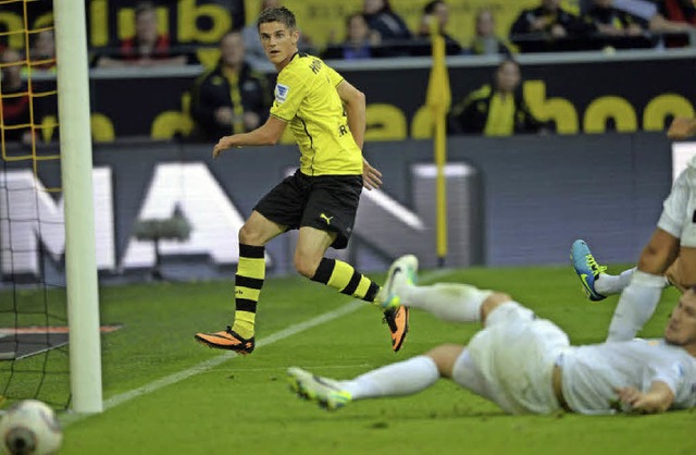 Jonas Hofmann bringt Borussia Dortmund in der 75. Minute in Fhrung...  | Foto: AFP/DPA