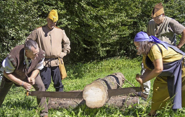 Holz sgen geht auch ohne Motorkraft  | Foto: Wilfried Dieckmann