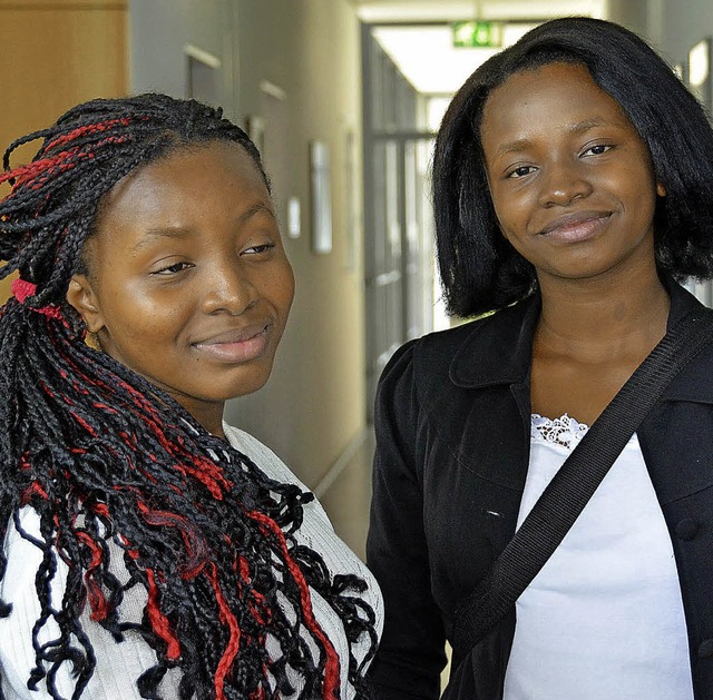 Axelle und Nadine Balea aus dem Kongo erkunden Deutschland.   | Foto: Sarah Schneider