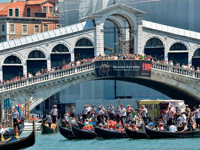 Touristenattraktion und Hauptverkehrsweg zugleich: der Canal Grande in Venedig.   | Foto: dpa