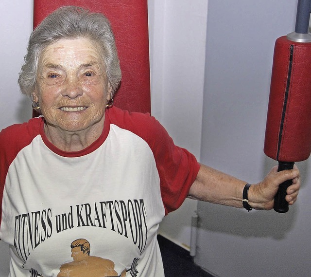 Am Fitnessgert auch mit 90: Annemarie Orlik   | Foto: renate tebbel