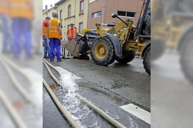 Wasserflut auf der Strae, Ebbe in Wasserhhnen