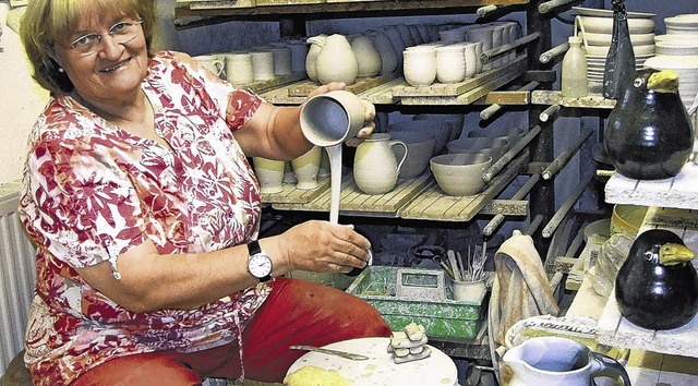 Macht ruckzuck aus einem Becher eine Tasse: Irene Meier   | Foto: Freudig