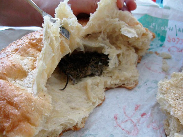 Die tote Maus im Brot ist kein Einzelf... eine solch unappetitliche Entdeckung.  | Foto: Agrarministerium