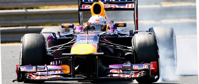 Bremsen verboten fr Sebastian Vettel!...tacke auf den amtierenden Weltmeister   | Foto: dpa