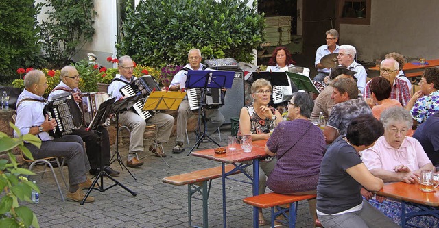 Die Gruppe Diatonix unterhielt die Gste musikalisch.   | Foto: s. decoux-kone