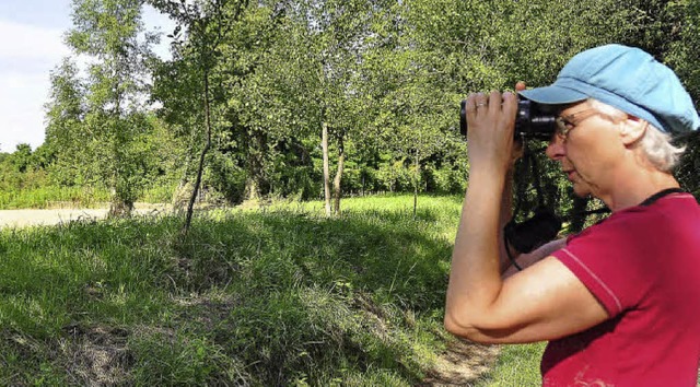 Annette Schindler ist auf den Hgeln ...entz gern mit dem Fernglas unterwegs.   | Foto: Annette Mahro