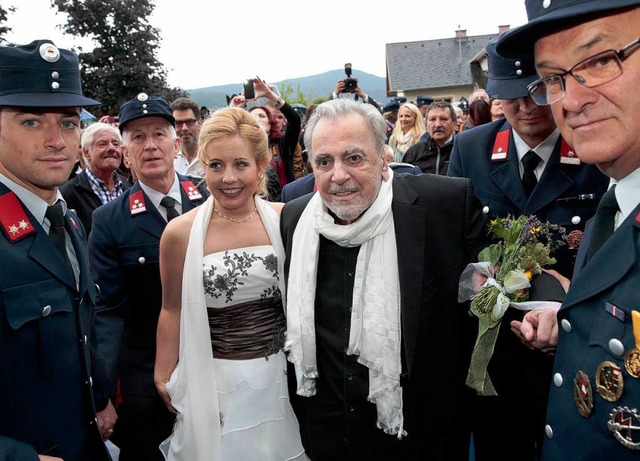 Das Brautkleid, das Iva Mihanovic bei ...rgt, stammt von Brautmoden Bachmann.   | Foto: dpa (Gert Eggenberger)