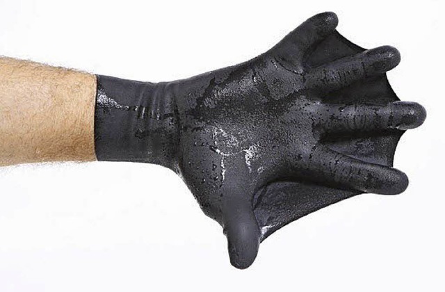 Das Ding aus dem Sumpf lsst gren: Darkfin Gloves Schwimmhandschuhe  | Foto: Getdigital